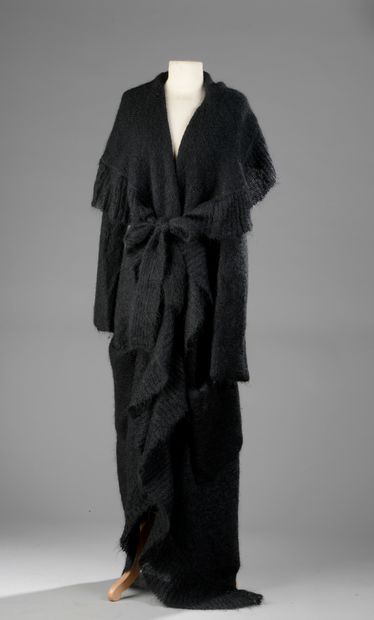 null Sonia RYKIEL Paris

Long coat in black mohair. Shawl collar.