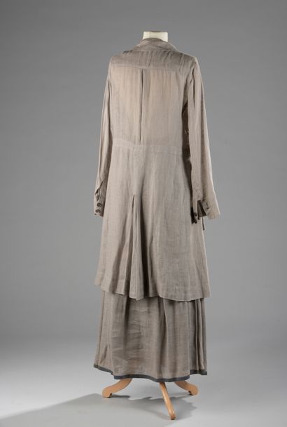 null Sonia RYKIEL Paris

SET Long skirt with flat pleats and jacket in grey veil...
