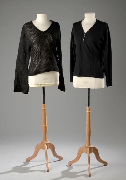 null ANONYMOUS

TWO PULLS in black wool and a twin-set in grey silk.