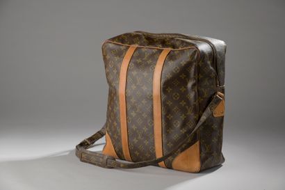 null Louis VUITTON

BAG BANDOULIERE in natural leather and Monogram canvas. Stamped...