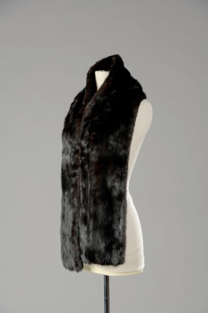 null Max REBY

ETOLE in black mink.

L. 164 l. 22 cm