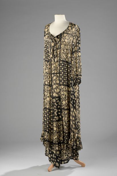 null Sonia RYKIEL Paris

LONG TUNIC AND PANTALON in black crepe printed with beige...