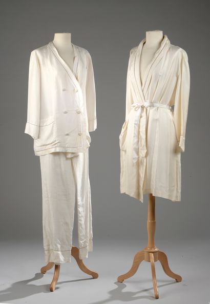 null Christian DIOR Boutique

PYJAMAS and matching DISHWEAR in cream silk with Venice...