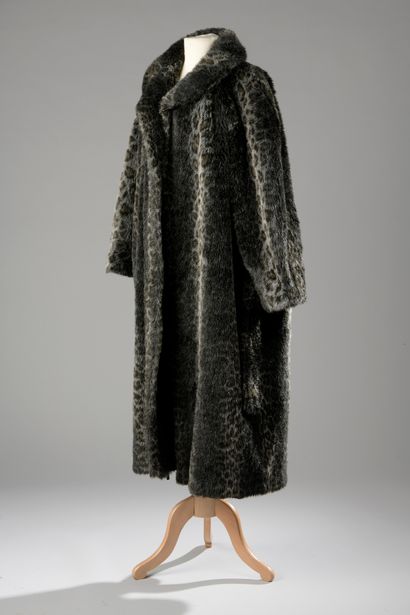 null Sonia RYKIEL Paris

Coat in synthetic fur in a panther style.