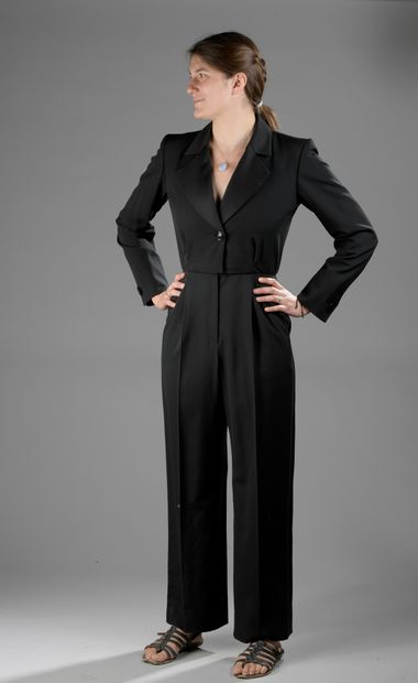 null Yves SAINT-LAURENT Left Bank

Tuxedo trousers suit in black wool and satin....