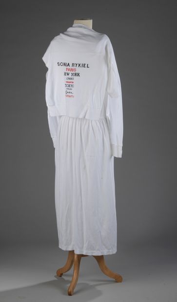 null Sonia RYKIEL Paris

Long dress and its stole in white cotton. Black and red...