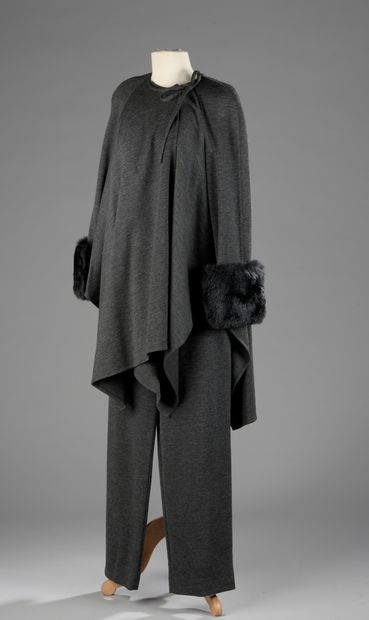 null Sonia RYKIEL Paris

PANTALON SET in charcoal grey wool. Black synthetic fur...