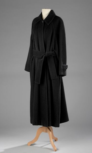 null Sonia RYKIEL Paris

Long coat in black alpaca. With its belt.