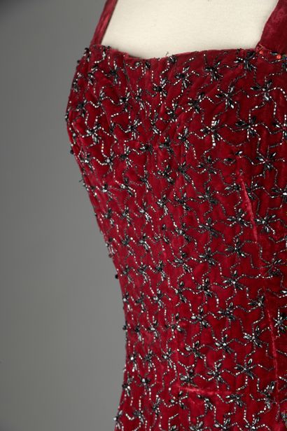 null Evening dress in red silk velvet entirely embroidered with black pearls.

Manufacture...