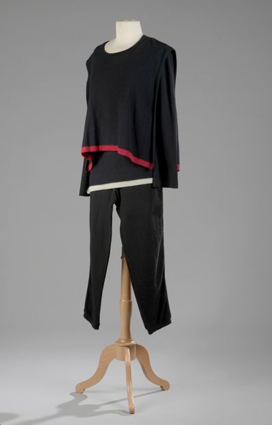 null Sonia RYKIEL

PULL-CHASUBLE AND PANTALON SET in black wool with red and white...