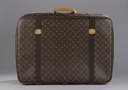 null Louis VUITTON

SATELLITE suitcase in natural leather and Monogram canvas with...