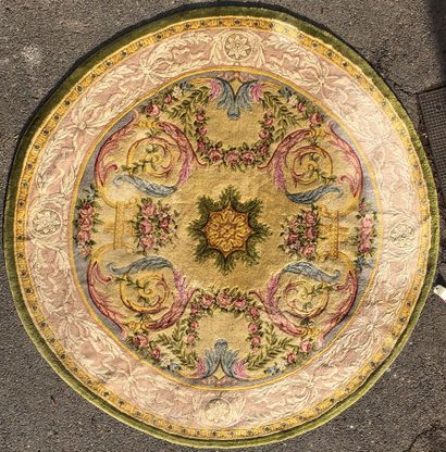 null Round carpet in the point of soap, decorated with a rose window decorated with...