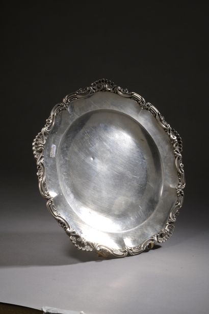 null VEYRAT

PLAT in silver 1st title 925‰, of round form, decorated with an elegant...