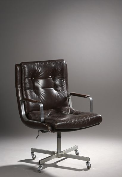 null Raphaël RAFFEL (1912-2000) pour la Maison RAPHAËL

FAUTEUIL DE BUREAU en aluminium...