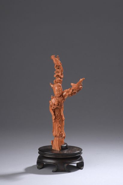 null Statuette in orange-red coral* representing a young woman standing, tray in...