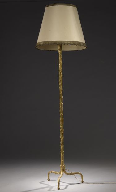 null BAGUÈS

LAMPADAIRE in gilt bronze entirely chased with palm leaves. Tripod base...