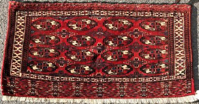 null PAIR OF RUGS Belouche bags with classical guhls decoration on burgundy background....