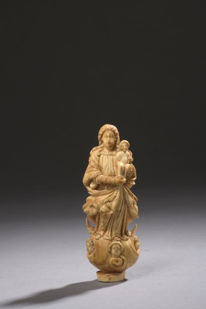 null Virgin and child on a crescent moon and clouds

STATUTE in ivory.

Indo-Portuguese...