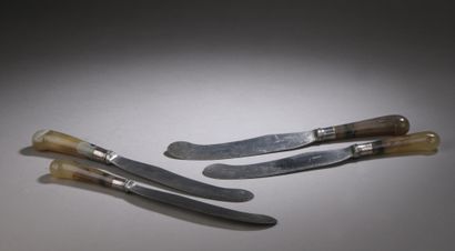 null FOUR TABLE KNIVES, agate handle and steel blades signed BEUIL.