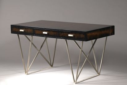 null CHARLES et FILS Paris

Veneer desk with three drawers in the waist, top covered...