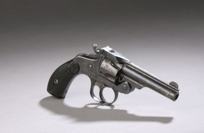 null REVOLVER SMITH WESSON DA, calibre 32.

Canon avec bande marquée Smith Wesson...