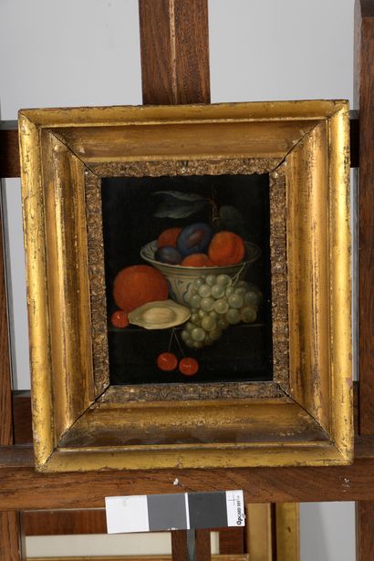 null Attribué à Justus van HUYSUM (1659-1716)

Fruits et huîtres sur un entablement

Panneau...
