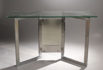 null FRENCH WORK 1970

CONSOLE in chromed steel, top in thick white glass.

H. 88...