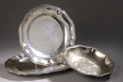null LOT comprising:

- An oval silver bowl 1st title 925‰, moulded with fillets....