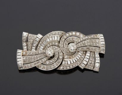 null Platinum 850‰ and 18K white gold 750‰ (for the systems) double clip brooch,...