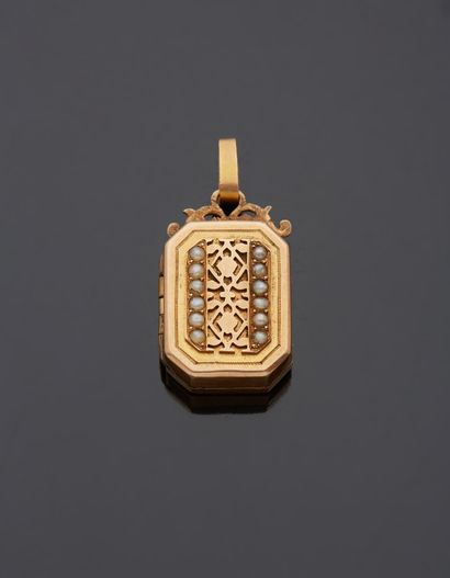 null An 18K yellow gold 750‰ medallion pendant, of rectangular cutaway form, adorned...