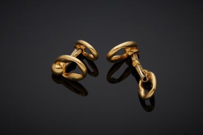 null CARTIER Paris - A pair of 18K yellow gold 750‰ double cufflinks, adorned with...