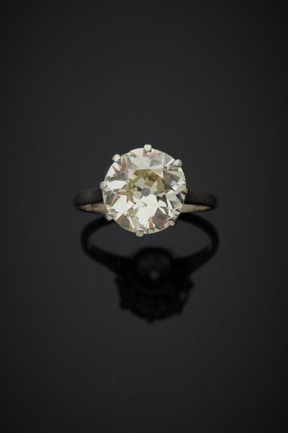 Platinum solitaire 850‰, set with an old-cut...