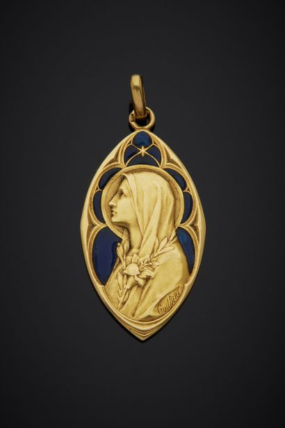 null 18K yellow gold 750‰ mandorla-shaped medal, plique-à-jour enamelled, with a...