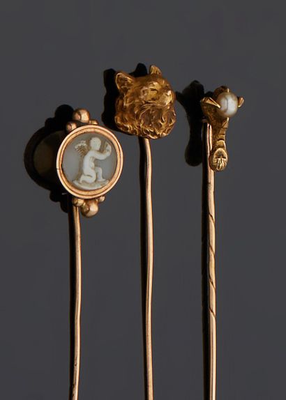 null Lot comprising three tie pins, two of which are in 18K polychrome gold 750‰,...