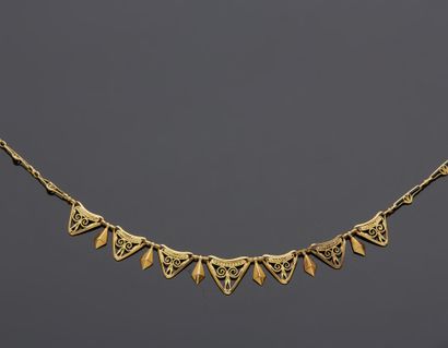 null Collar in 18K yellow gold 750‰, with filigree triangular links alternating with...