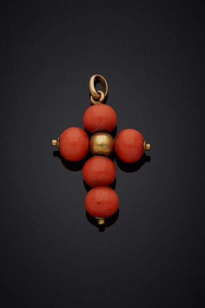 null Cross in 18K yellow gold 750‰, adorned with coral balls*.

H. 2.70 cm Gross...