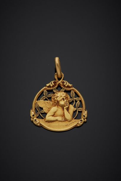 null 18K yellow gold 750‰ medal, pierced, representing a cherub. Signed SELLIER.

D....