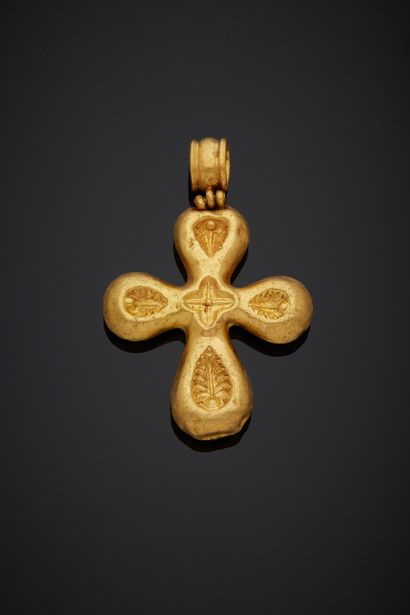 null Ilias LALAOUNIS - Cross in 18K yellow gold 750‰, adorned with piriform branches...