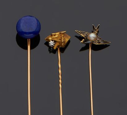 null Lot comprising three 18K polychrome gold 750‰ tie pins, a panther head holding...