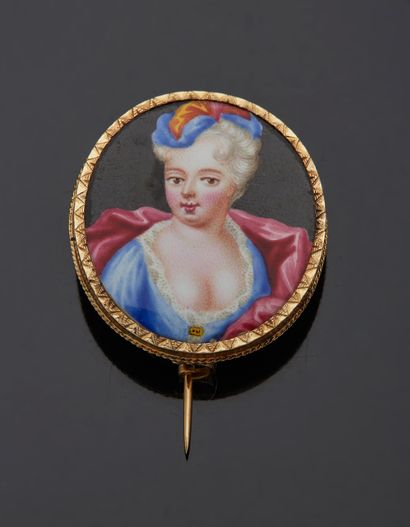 null A 14K yellow gold 585‰ brooch, oval in shape, adorned with a portrait of a woman...