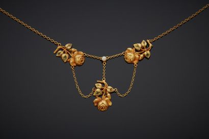 null 18K yellow gold 750‰ drapery necklace, adorned with rose-shaped motifs and adorned...