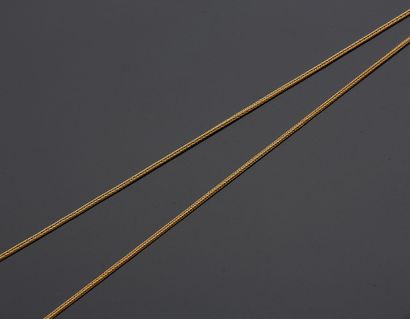 null Long necklace in 18K yellow gold 750‰, column link.

L. 142 cm Weight 20 g