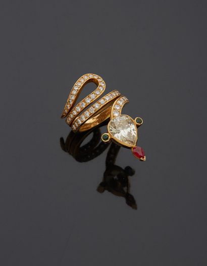 null An 18K yellow gold 750‰ snake ring, the head set with a pear-cut diamond, framed...