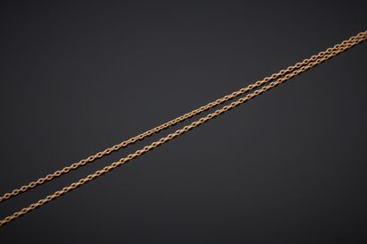 null 18K yellow gold 750‰ chain, filed forçat link.

L. 39,50 cm Weight 1,40 g