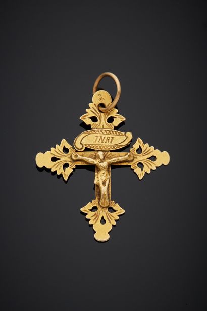 null Savoyard 18K yellow gold 750‰ cross, pierced, depicting a Christ on one side...
