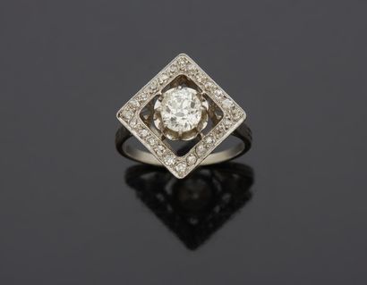 null A platinum 850‰ diamond ring, diamond-shaped, with an old-cut diamond at its...