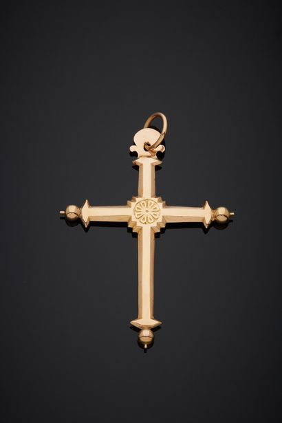 null Savoyard cross in 18K yellow gold 750‰, known as Jeannette, chased with a rosette.

Province,...
