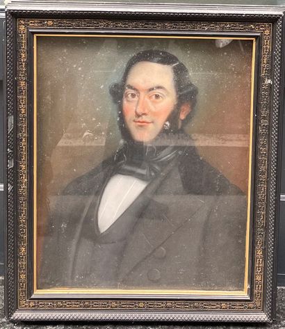  Ecole du XIXè siècle 
Portrait d'homme. 
Pastel sur papier. 
38 x 31 cm