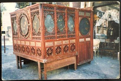  Important lit de mariage en bois laqué et sculpté. 
Chine du Sud, fin du XIXè siècle...
