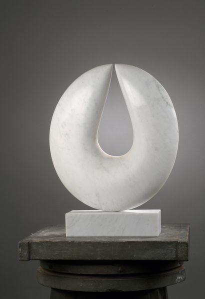 null Mircea MILCOVITCH (born 1941)

Opus 713

Carrara marble.

Unsigned.

49,5 x...